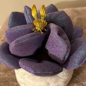 Hattie Carnegie Trembler Queen Bee brooch 🐝